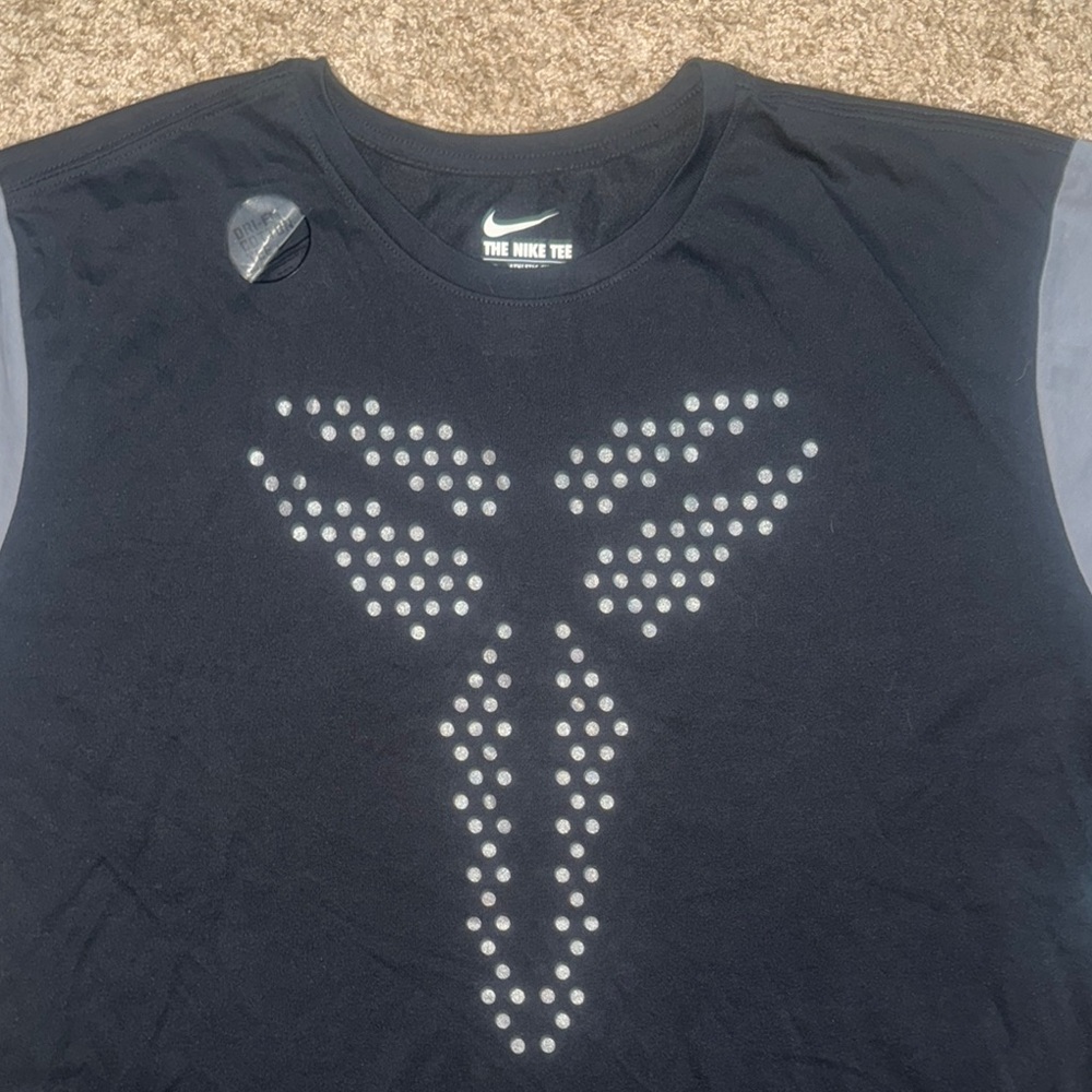 NWT Men’s Nike Kobe Bryant Black Mamba Dots Sheath Logo Dri Fit Tee Shirt SZ XXL - Picture 3 of 9